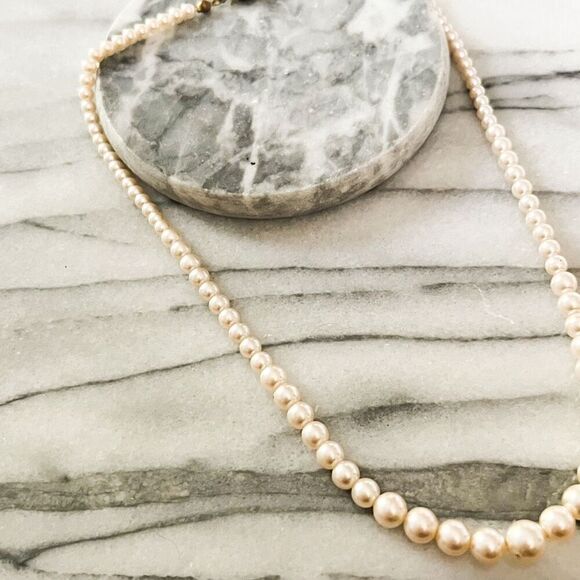 Vintage Simulated Pink Pearl Necklace Round Graduated Size Beads Unsigned - Picture 3 of 8